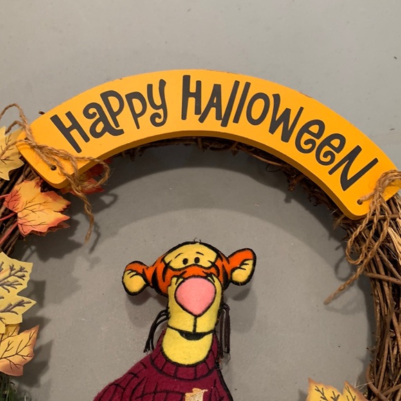 Disney Tigger fall wreath 14” - Picture 5 of 10